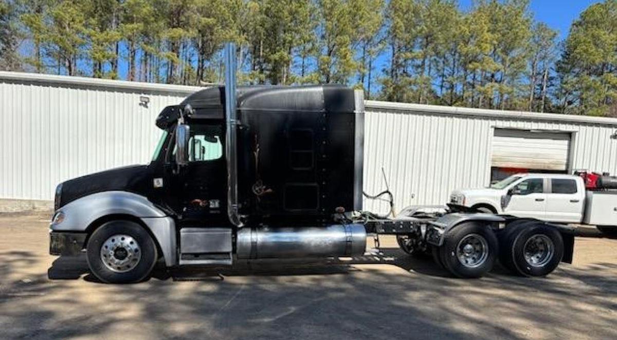 Used 2007 Freightliner Columbia 120