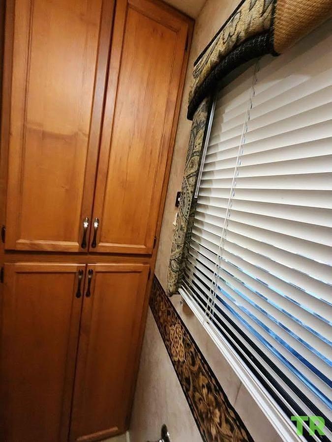 Used 2008 Holiday Rambler Vacationer XL 34PDD Cummins Diesel Pre-DEF 57K Miles