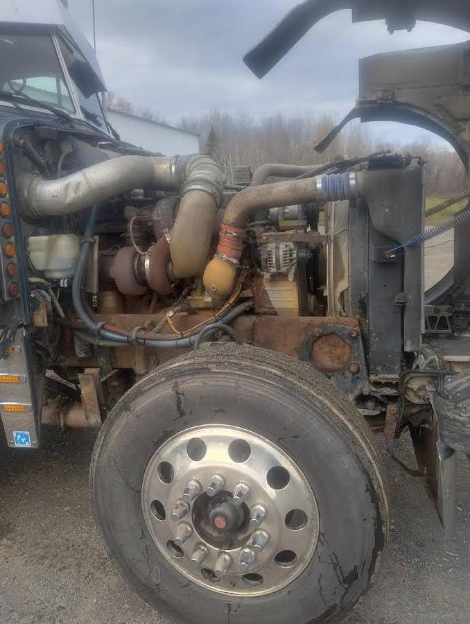 Used 2005 Peterbilt 379 Conventional Sleeper Semi