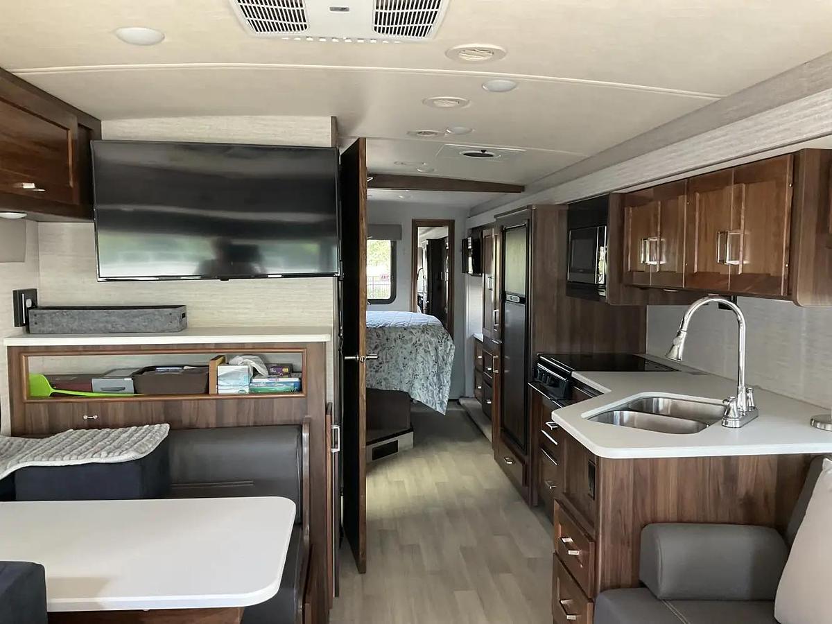 Used 2020 Winnebago Vista 29V