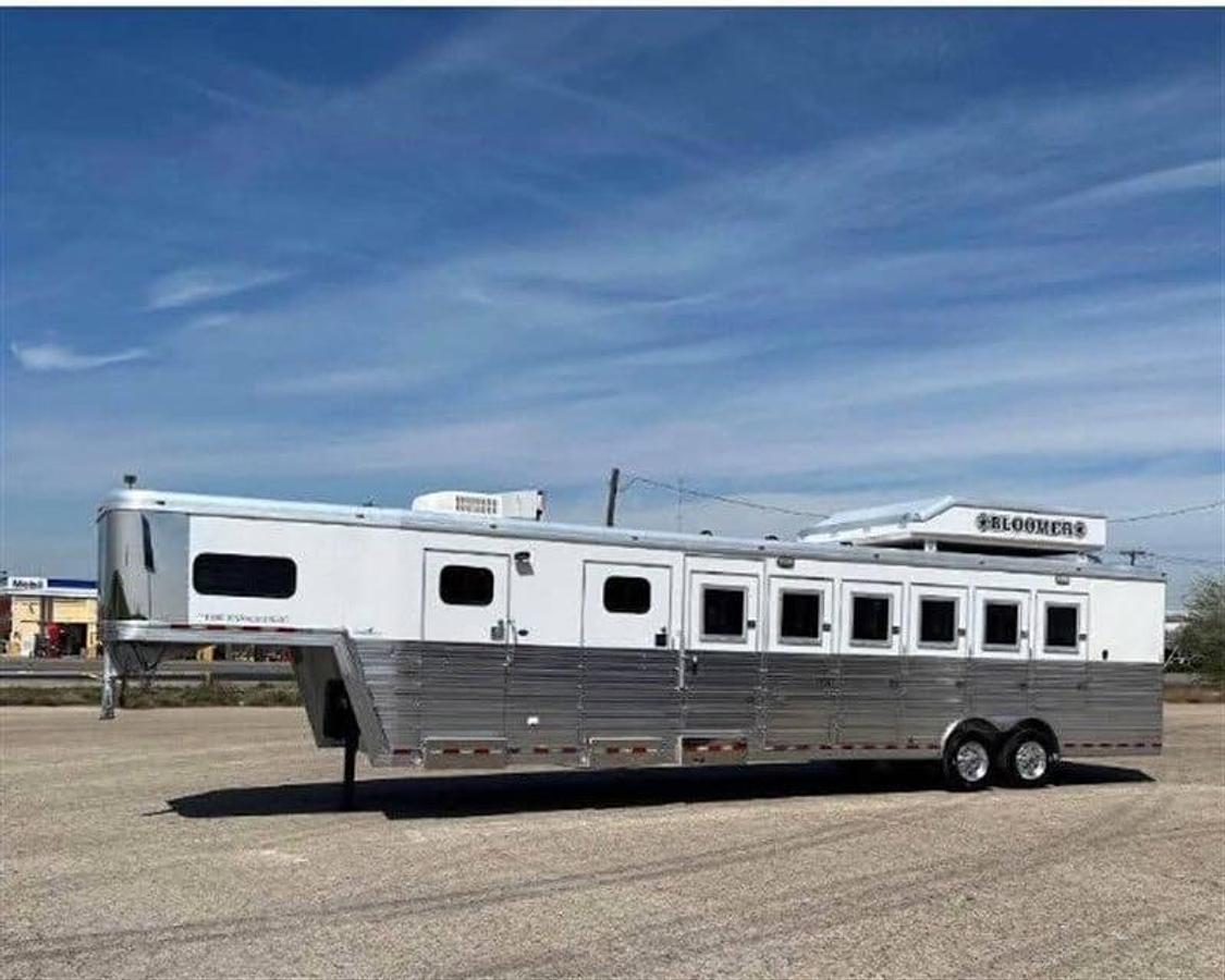 Used 2007 Bloomer 6 Horse Trailer