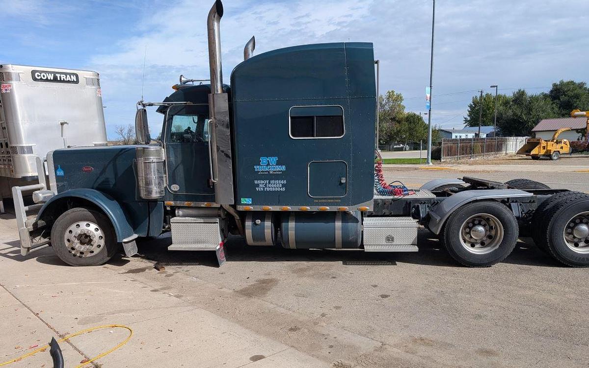 Used 2015 PETERBILT 389 Conventional Sleeper Semi