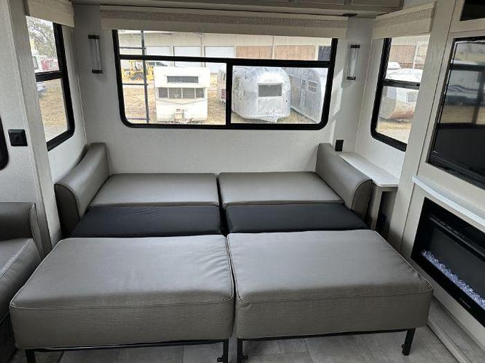 Used 2022 Palomino Columbus C Series 299RLC