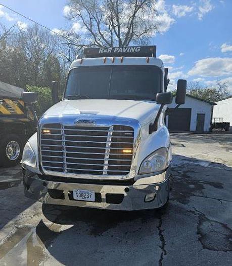 Used 2013 Freightliner Cascadia 125