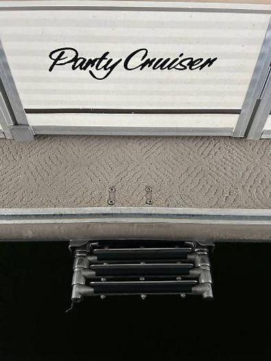 Used 2007 Suntracker Party Barge 32