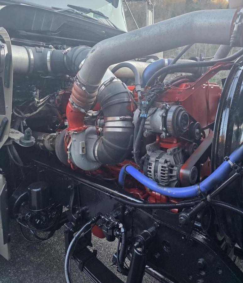 Used 2009 KENWORTH W900L Conventional Sleeper Semi