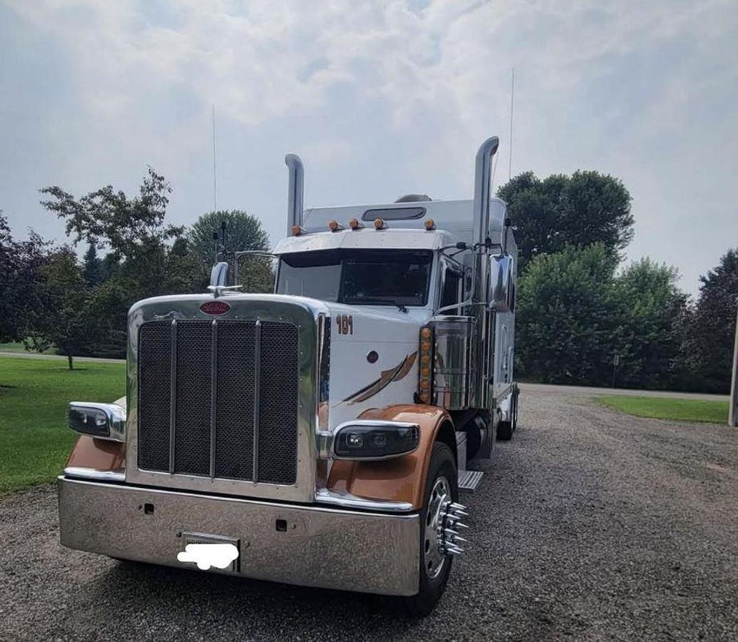 Used 2012 Peterbilt 389 Sleeper Semi Truck