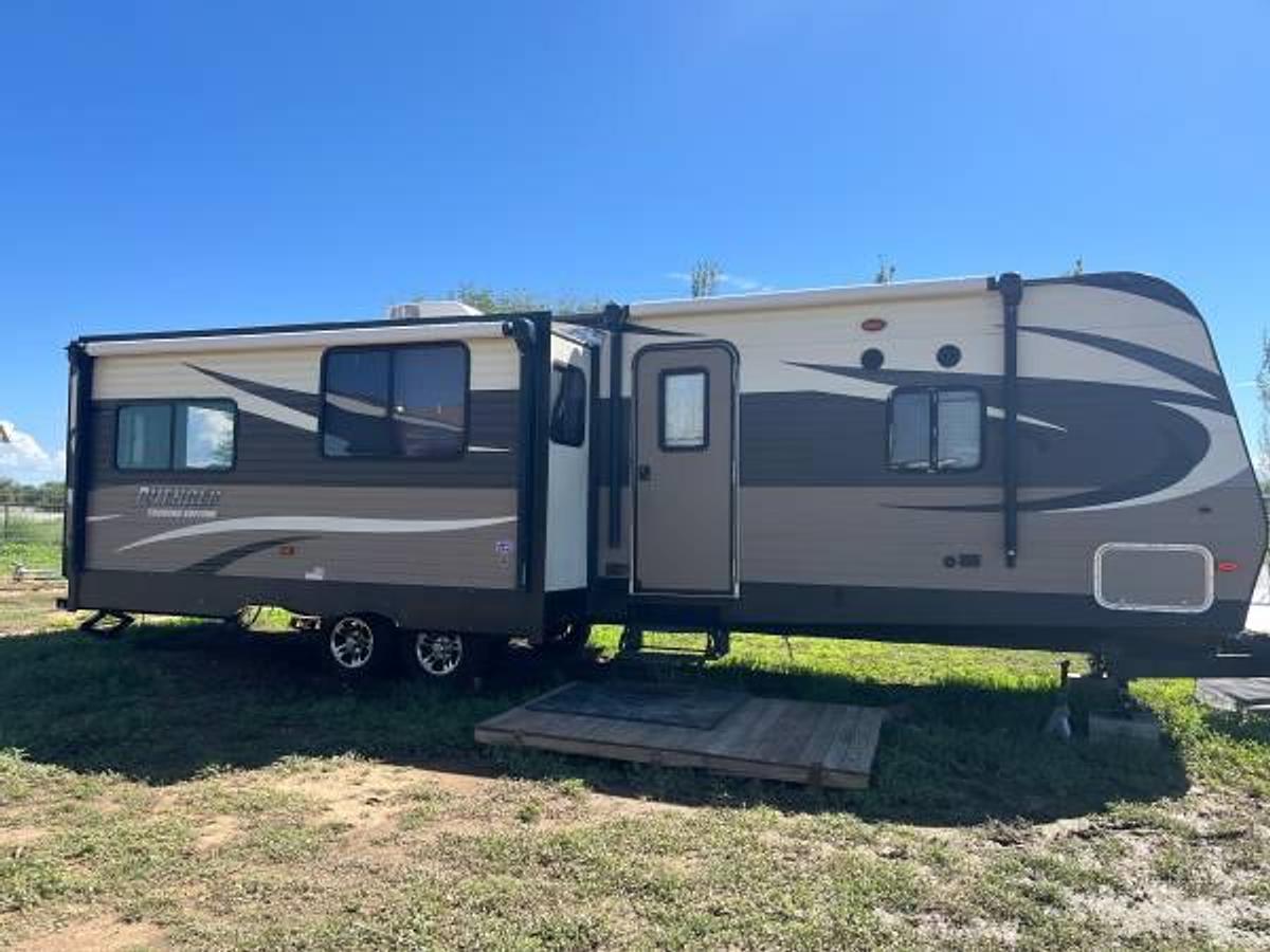 Used 2015 Primetime Avenger 33rsd