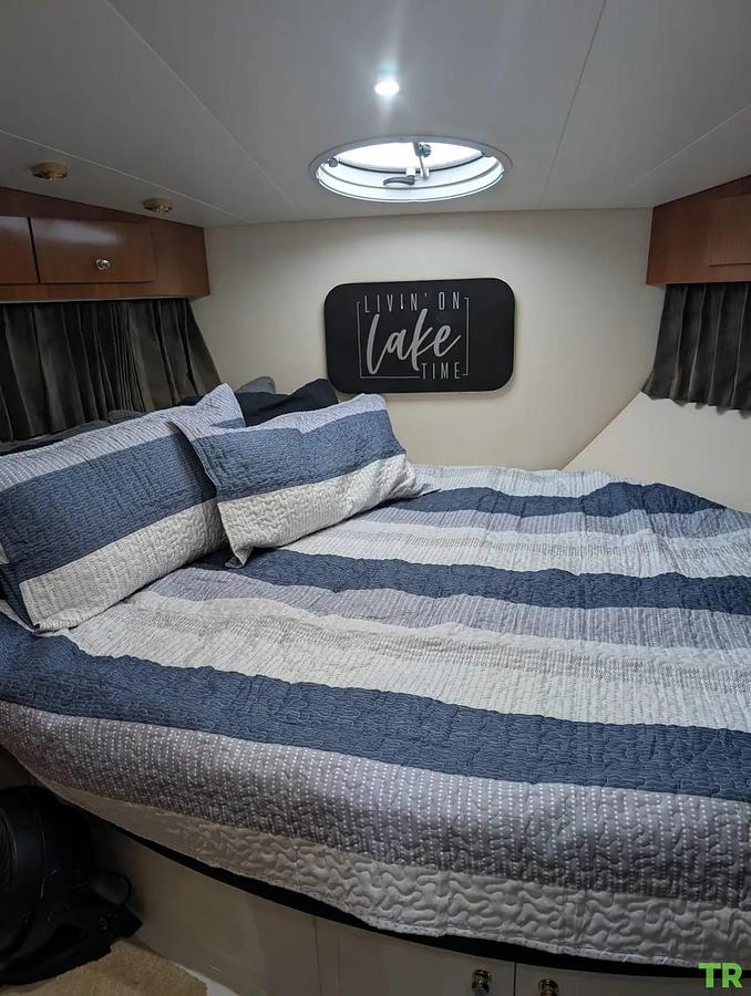 Used 2002 Carver 346 Motor Yacht