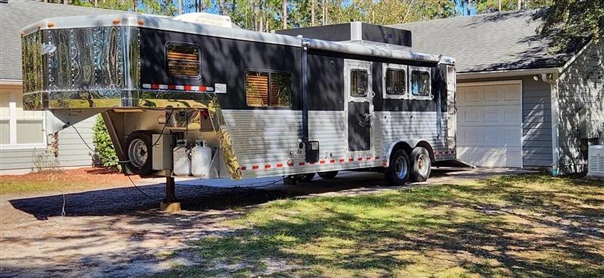 Used 2008 Dream Coach Platinum 3 Horse Trailer