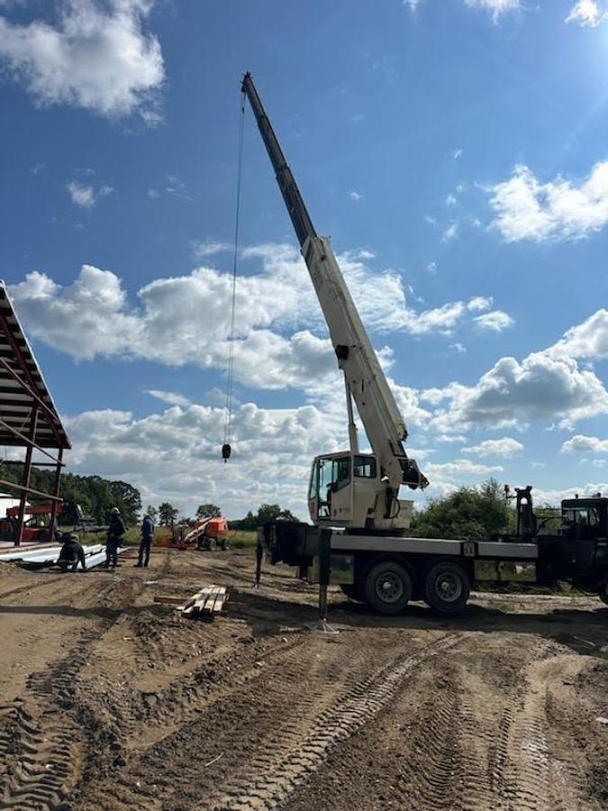 Used 2000 National 33 Ton Crane Truck Mounted on a Peterbilt