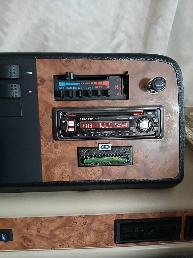 Used 1995 Winnebago Adventurer WCG30WQ Class A Motorhome