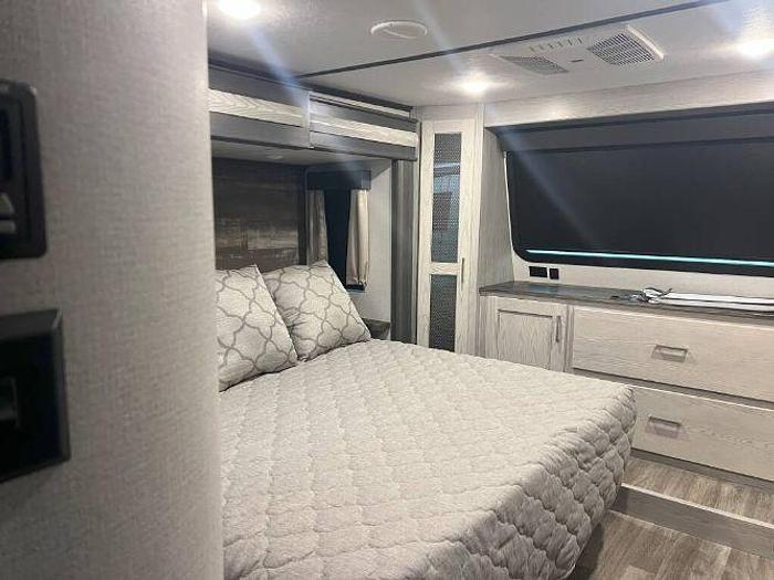 Used 2021 Keystone Montana 295RL