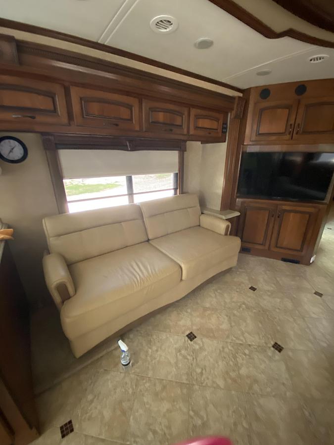 Used 2011 Monaco Camelot 43PKQ Class A Motorhome