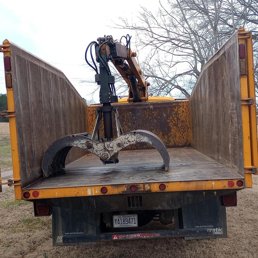 Used 2011 Petersen TL3 Lightning Loader Grapple Truck