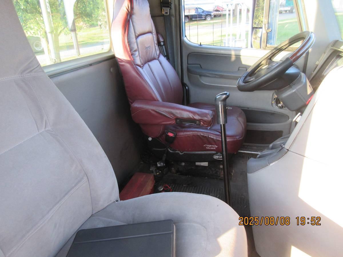 Used 2009 Freightliner Day Cab Semi Truck