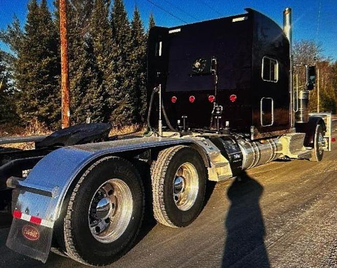 Used 2022 Peterbilt 389
