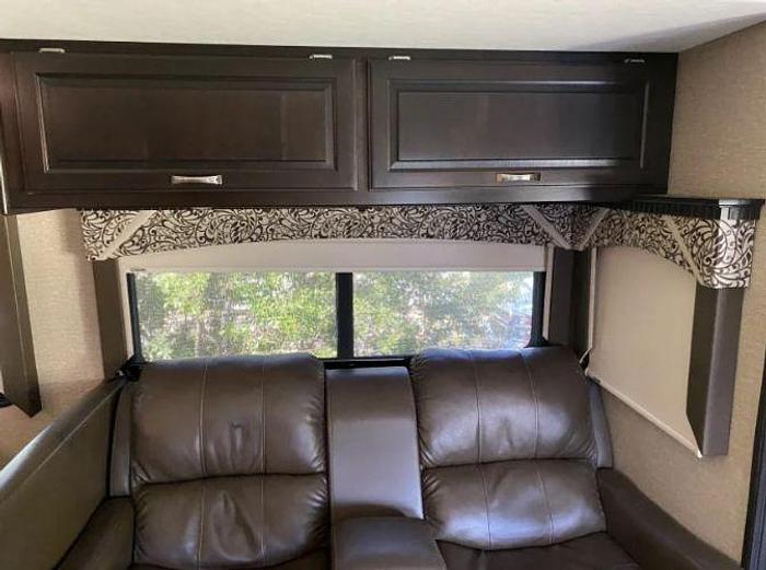 Used 2017 Dynamax DX3 37TS