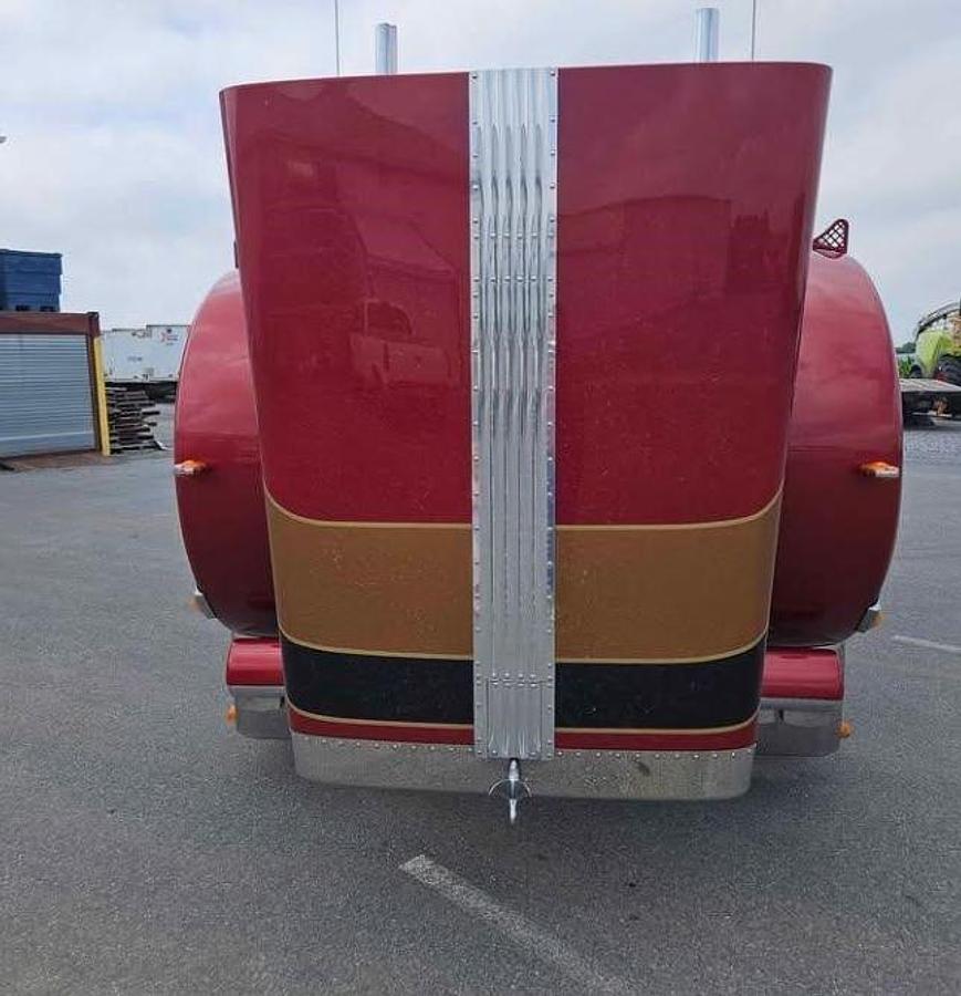 Used 2013 Peterbilt 389 Sleeper Semi Truck