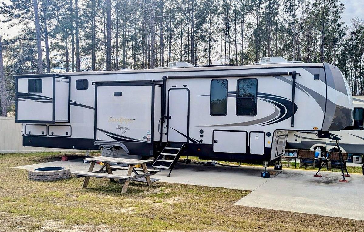 Used 2022 Forest River Sandpiper 388BHRD