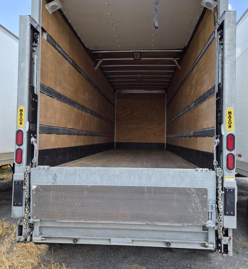 Used 2019 Great Dane 28 Ft Dry Van Pup Trailer with Liftgate