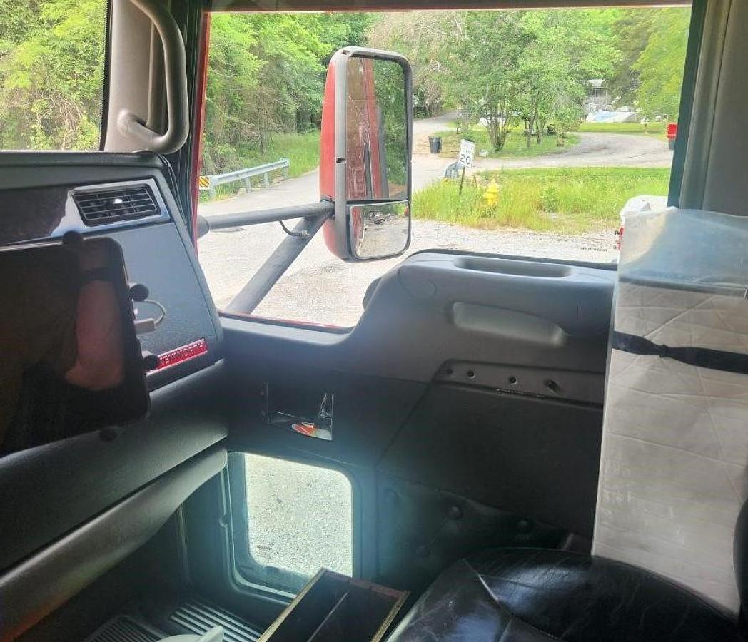 Used 2013 Kenworth T660