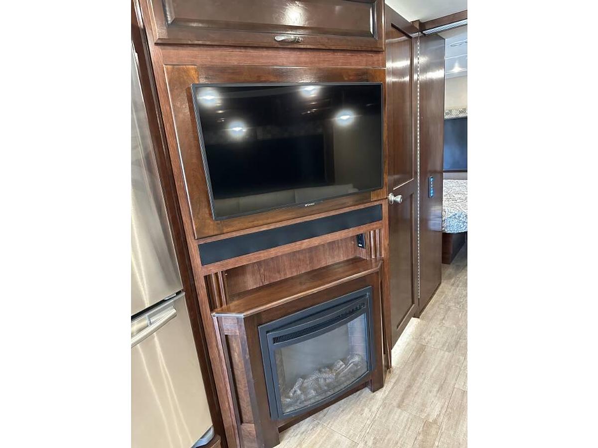 Used 2019 Fleetwood Southwind 34C