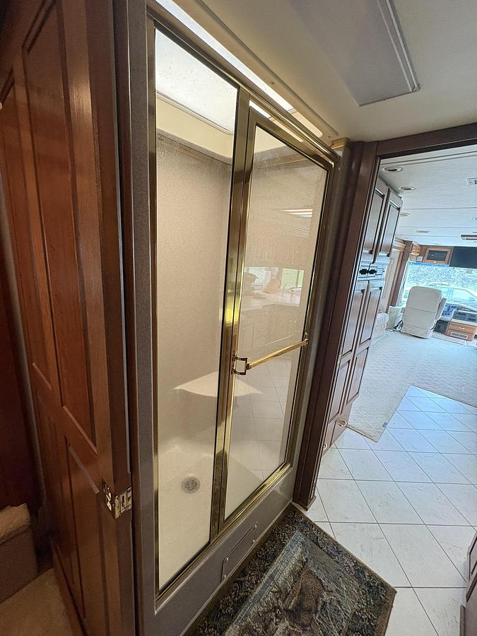 Used 2003 Monaco Dynasty 38 Earl