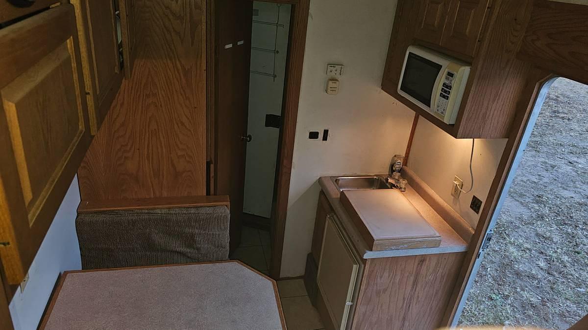 Used 2002 FeatherLite 8547 7x 21 ft