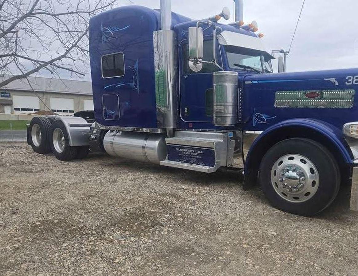 Used 2020 PETERBILT 389 Sleeper Semi Truck