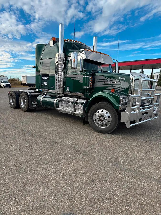 Used 2022 Western Star 4900SF Conventional Sleeper Semi