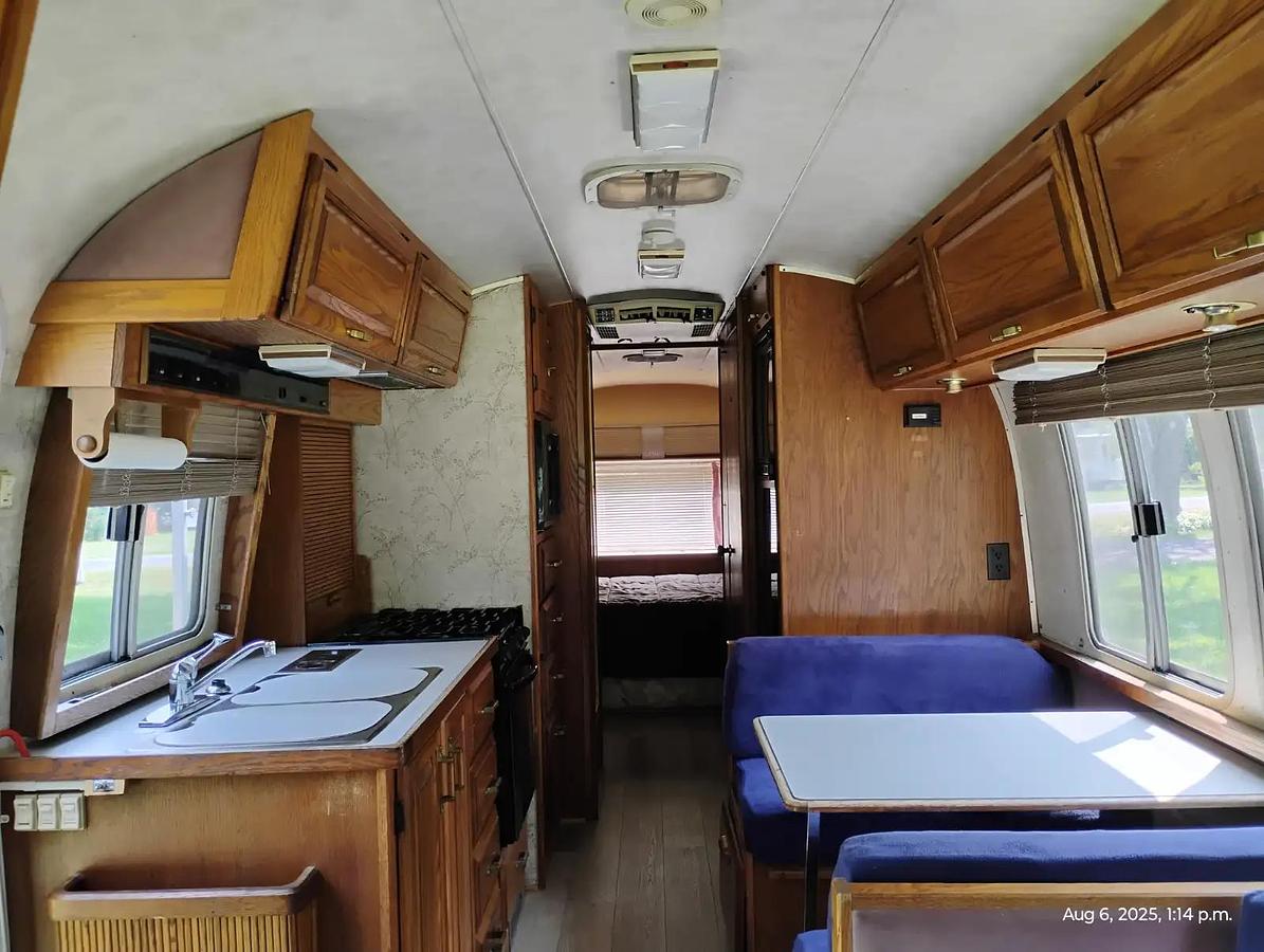 Used 1987 Airstream 34.5' Motorhome – 454 Chevrolet V8 – Automatic