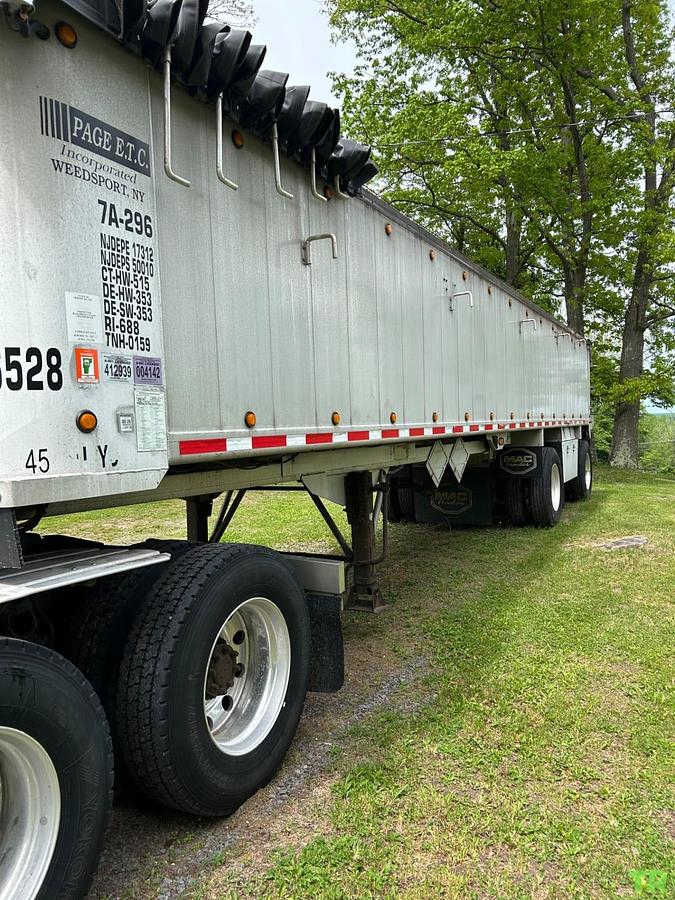 Used 2000 International 9900I Commercial Truck