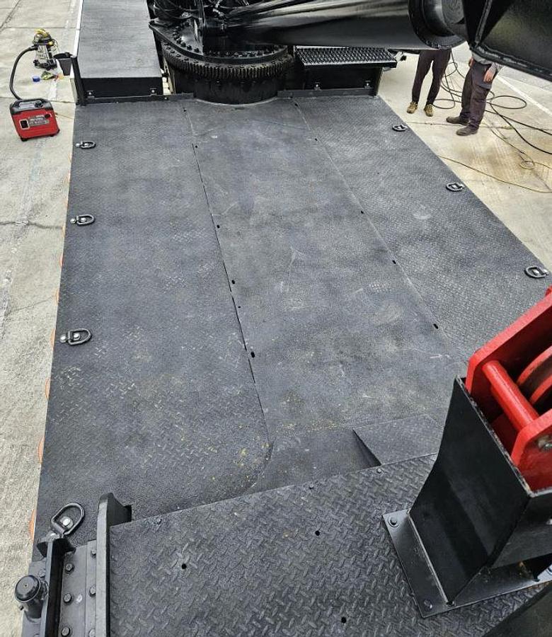 Used 2003 Peterbilt 357 Crane