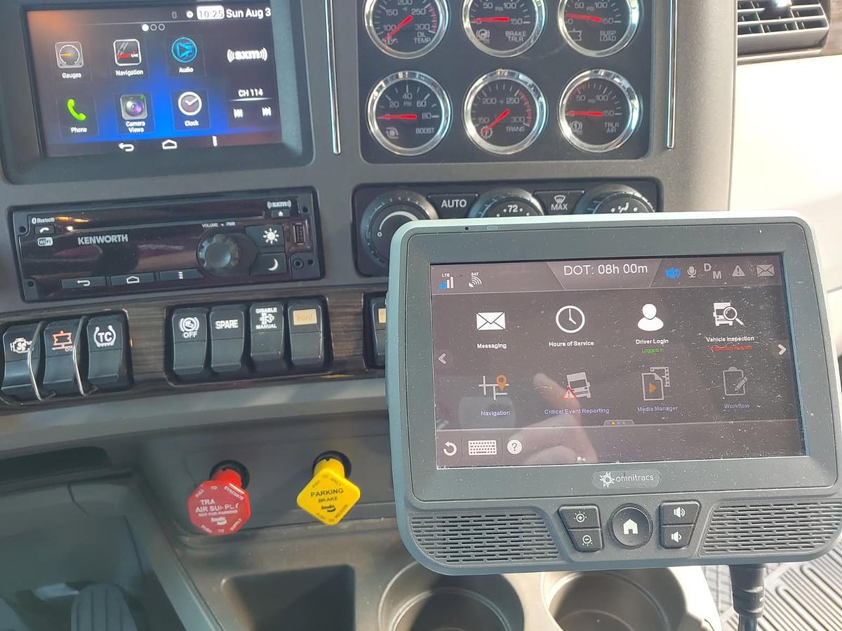 Used 2019 Kenworth T880 with 2013 Doonan Specialized Drop Deck Trailer