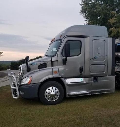 Used 2018 Freightliner Cascadia 113 Sleeper Semi Tractor