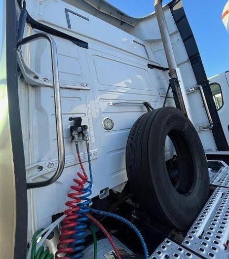 Used 2017 Volvo VNL62T630