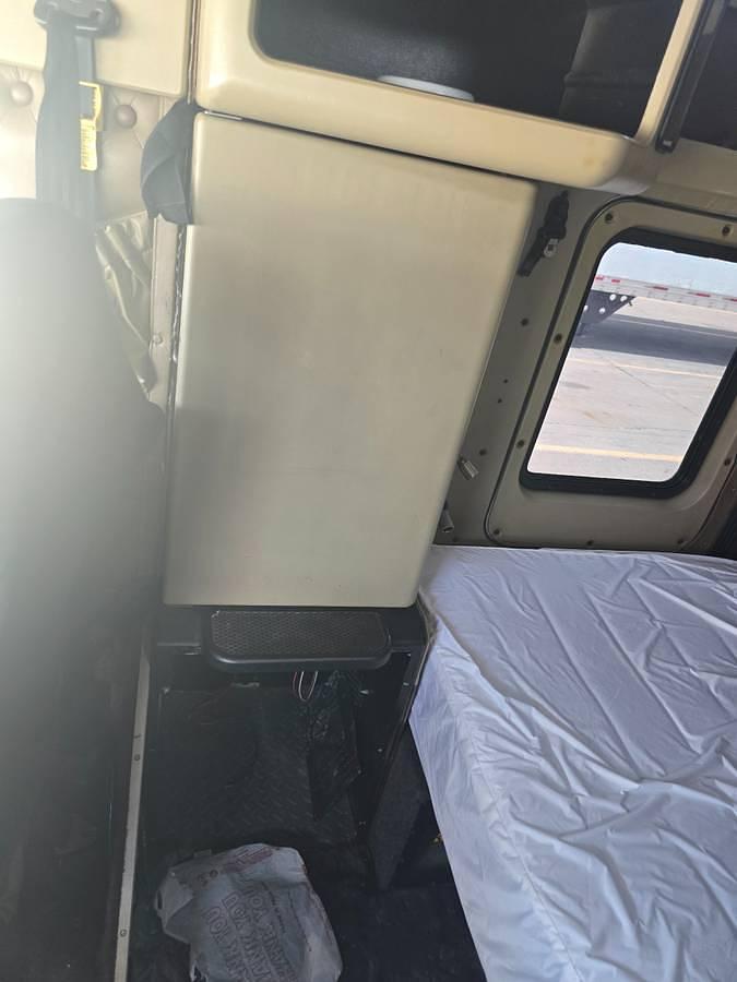 Used 2000 Kenworth W900 with 2015 53ft Utility Reefer Trailer