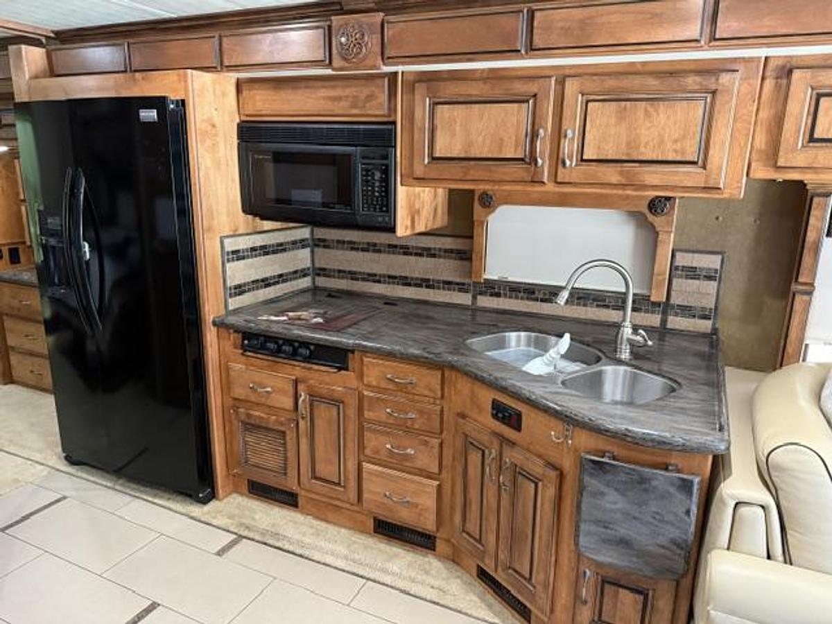 Used 2012 MONACO KNIGHT 40DT