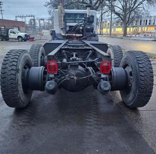 Used 2013 Peterbilt 320