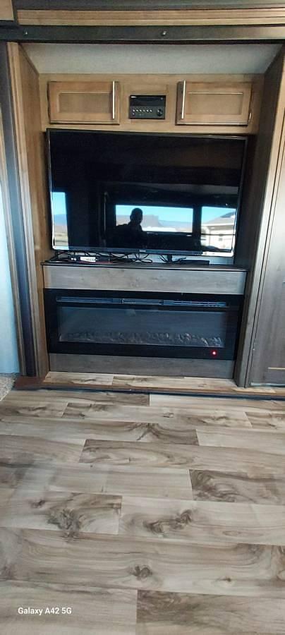 Used 2018 Keystone Cougar 30RLS Fifth Wheel