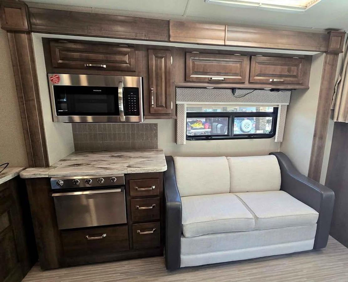 Used 2019 Entegra Esteem 31l