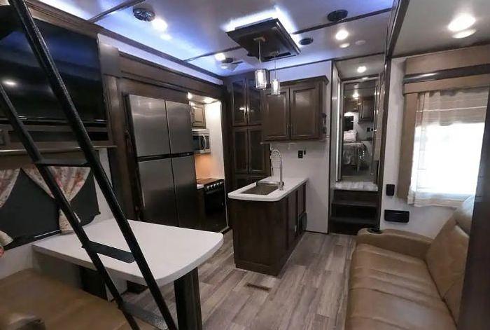 Used 2020 Dutchmen Voltage 3635