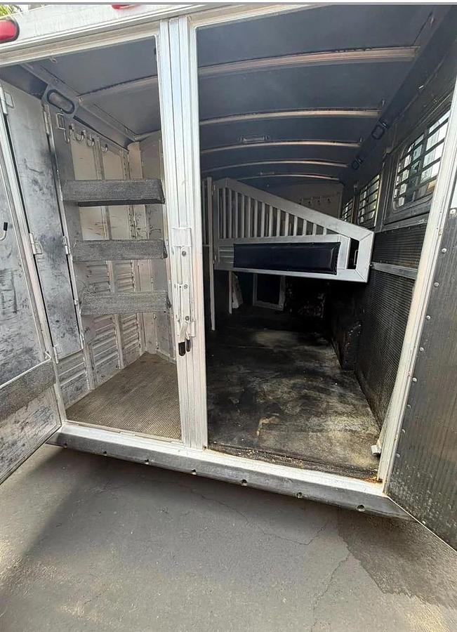 Used 1999 Elite 3 Horse LQ Trailer