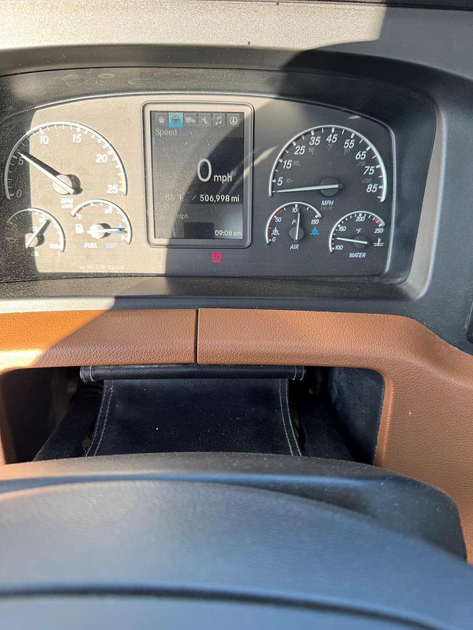 Used 2020 Freightliner Cascadia 126