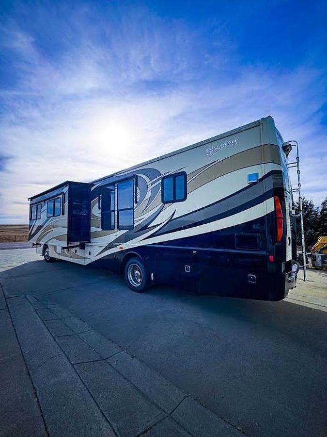 Used 2010 Fleetwood Discovery 40X