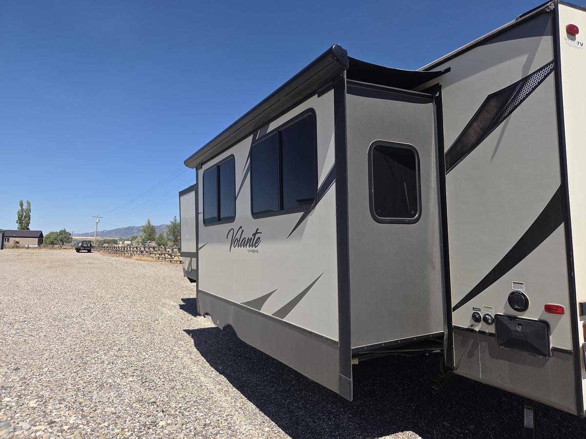 Used 2018 Crosswinds Volante VL30EK Travel Trailer