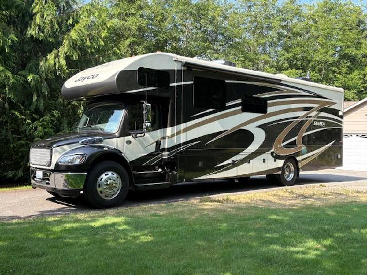 Used 2016 Jayco Seneca 36FK