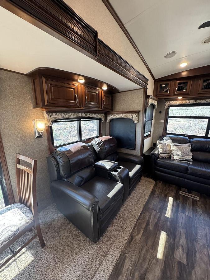 Used 2017 Jayco Pinnacle 36KPTS