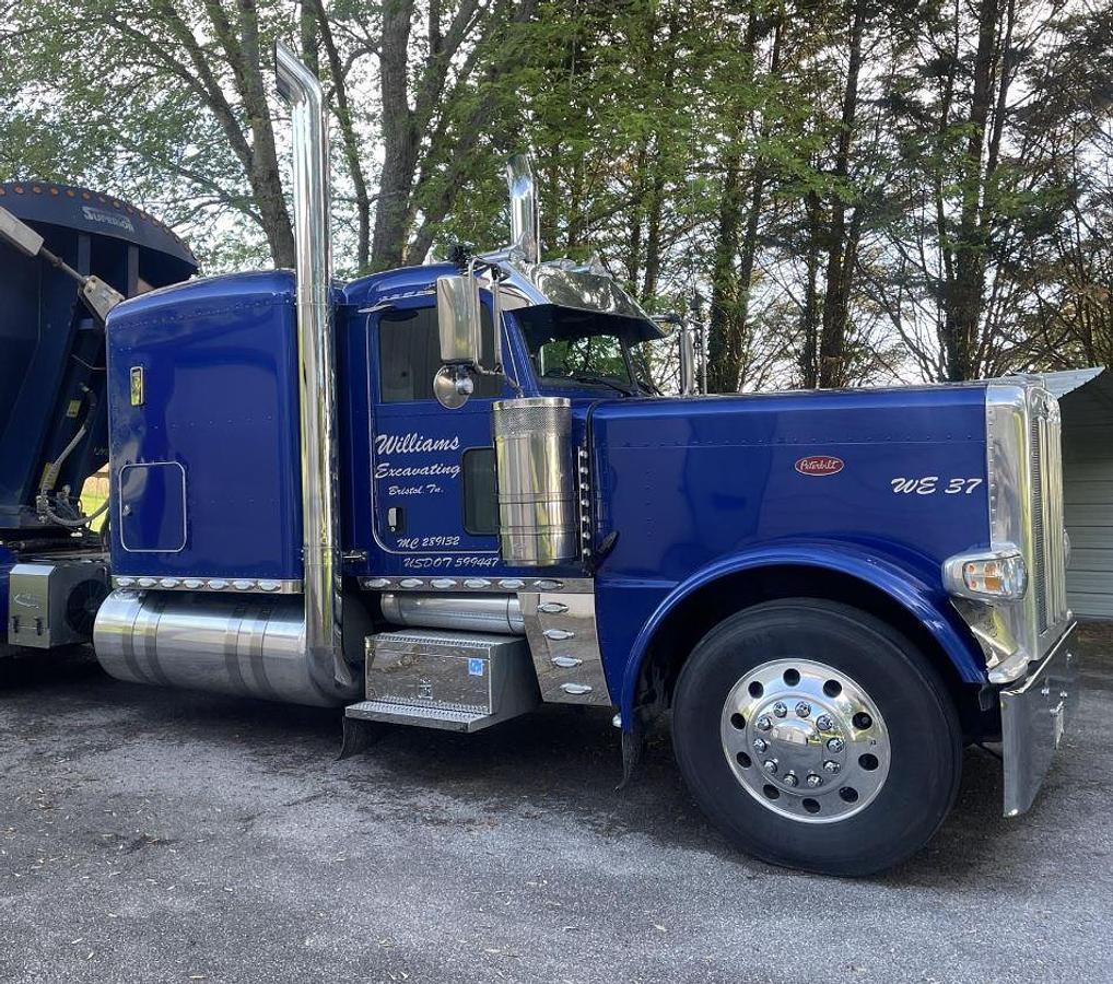 Used 2016 Peterbilt 389 with trailer